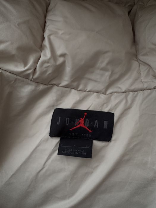 Пуховик Nike jordan білий розмір С