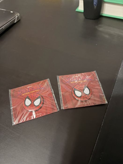 Oficjalny PIN przypinka Spider-Man całkiem  nowy dzień