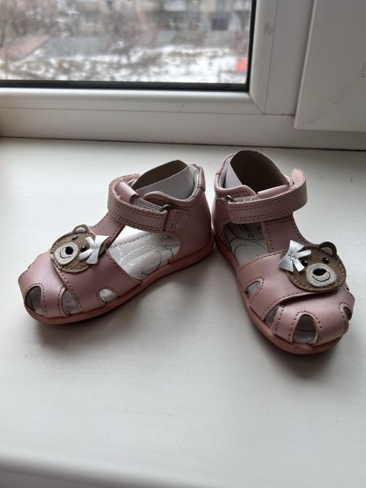 Босоніжки для дівчинки 23 розміру