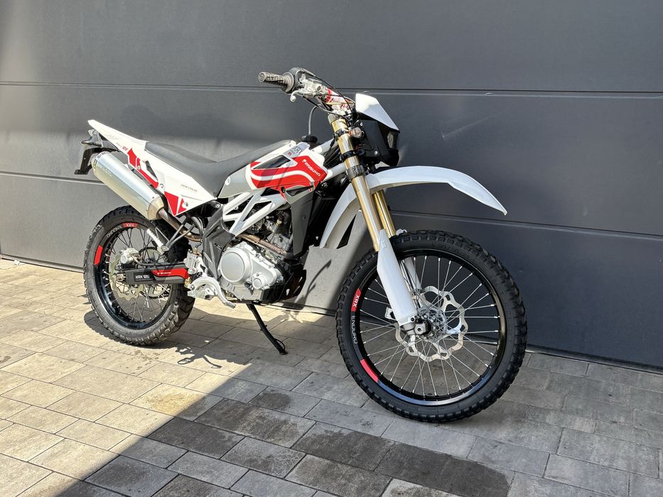 Hyosung XRX enduro 125  super stan