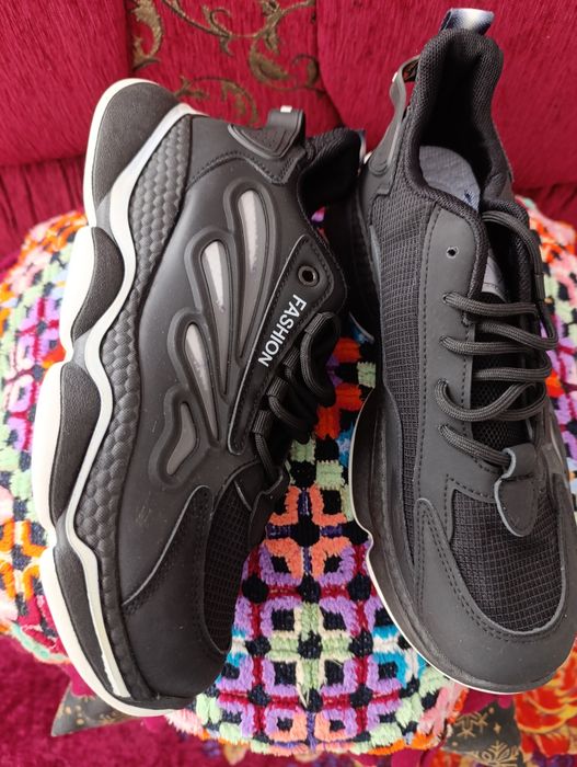 Унісекс кросівки 43 розмір