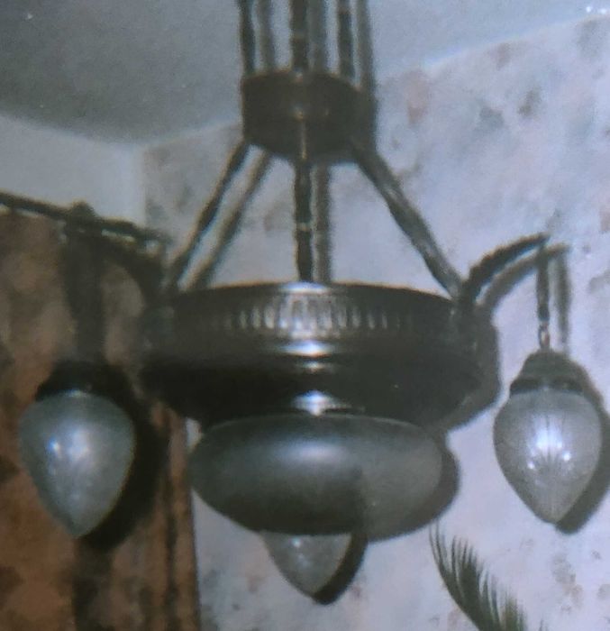 Stary przedwojenny żyrandol