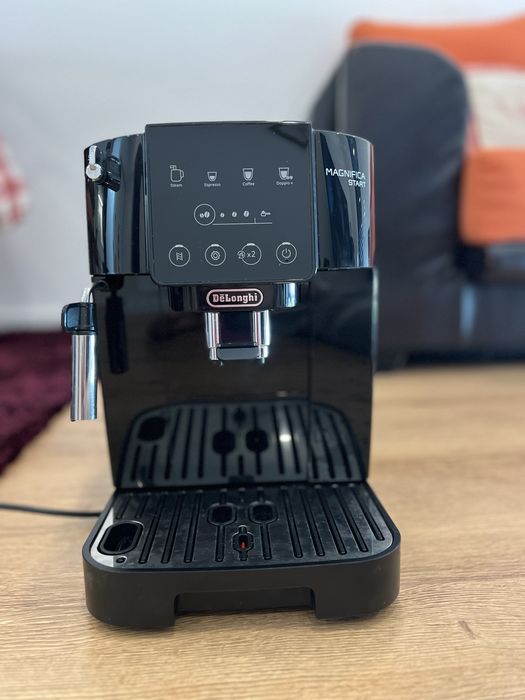 Máquina de Café Automática DELONGHI ECAM220.21.B Magnifica start (15 bar - 13 Níveis de Moagem)
