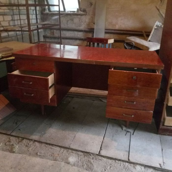 Продам меблі Шафа велика, Письмовий стіл, Трюмо