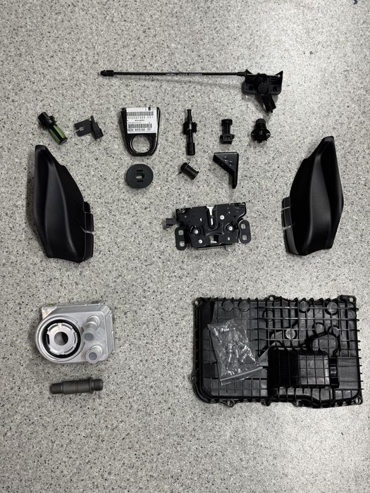 Упор концевика концевик на капоте  Jeep Compass 2017+