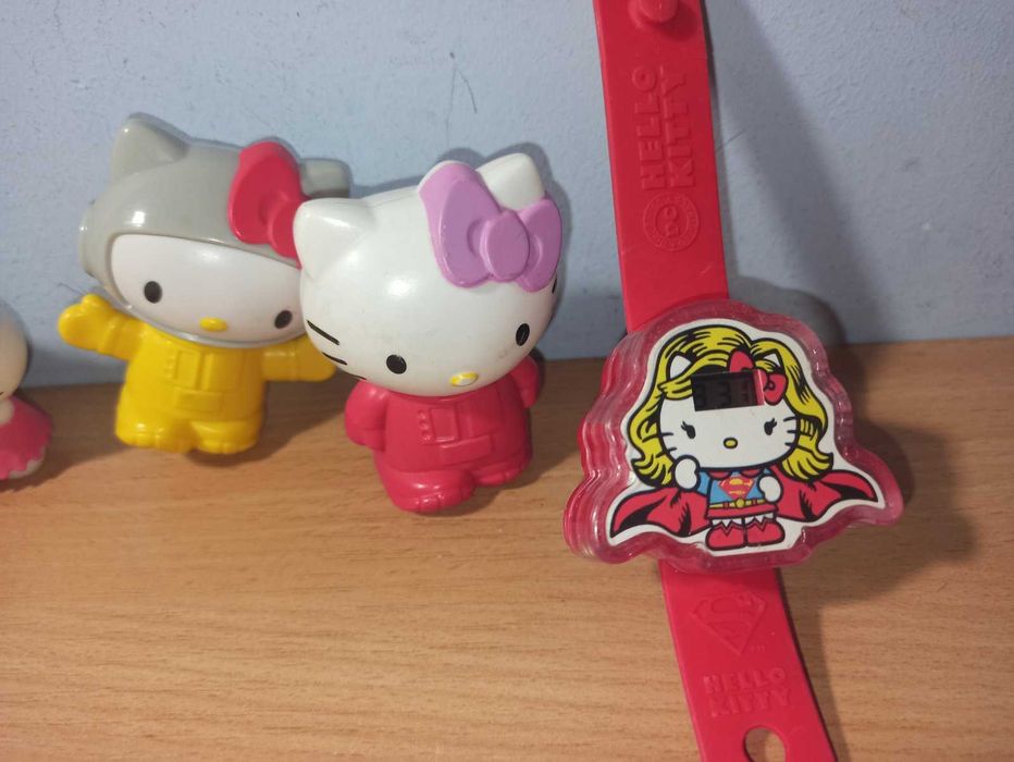 Іграшки Хелоу Кітті кіндер Hello Kitty ліцензійні колекція