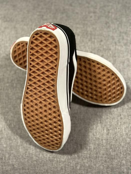 Vans originais pretas e brancas