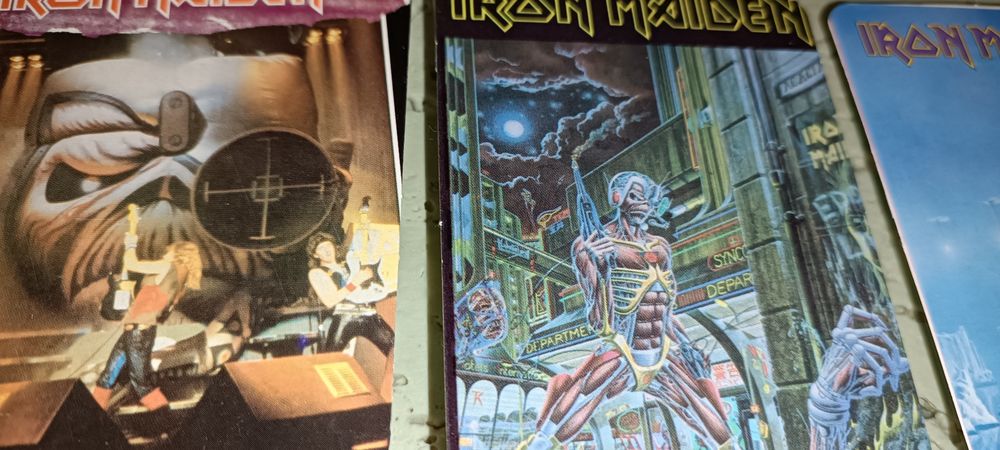 Antigos calendários de 1996 dos iron maiden
