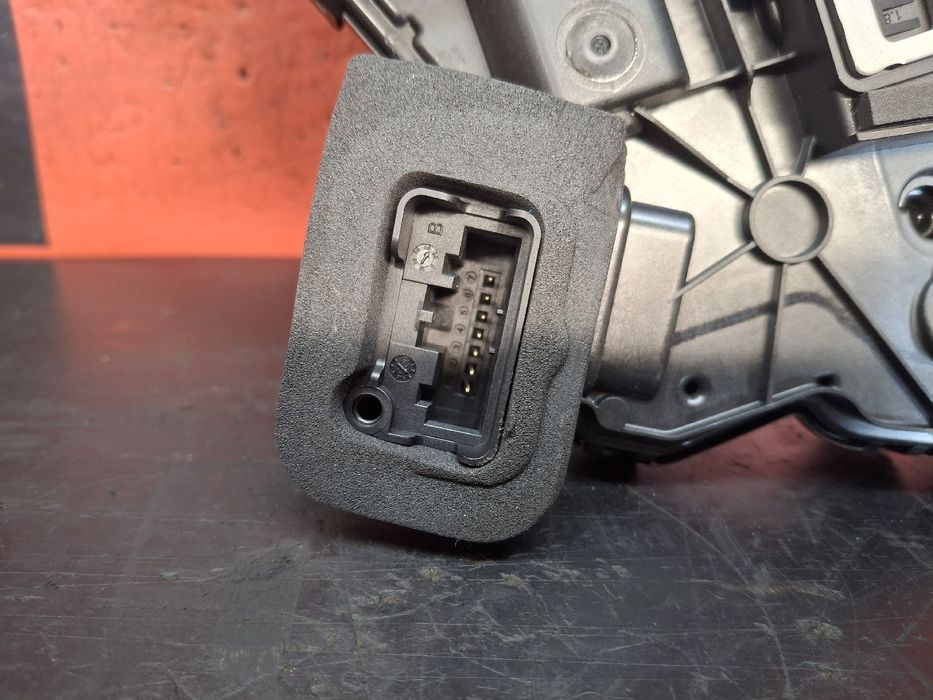 Fechadura / fecho porta frente esquerdo VOLKSWAGEN Caddy V Kombi (SBB,