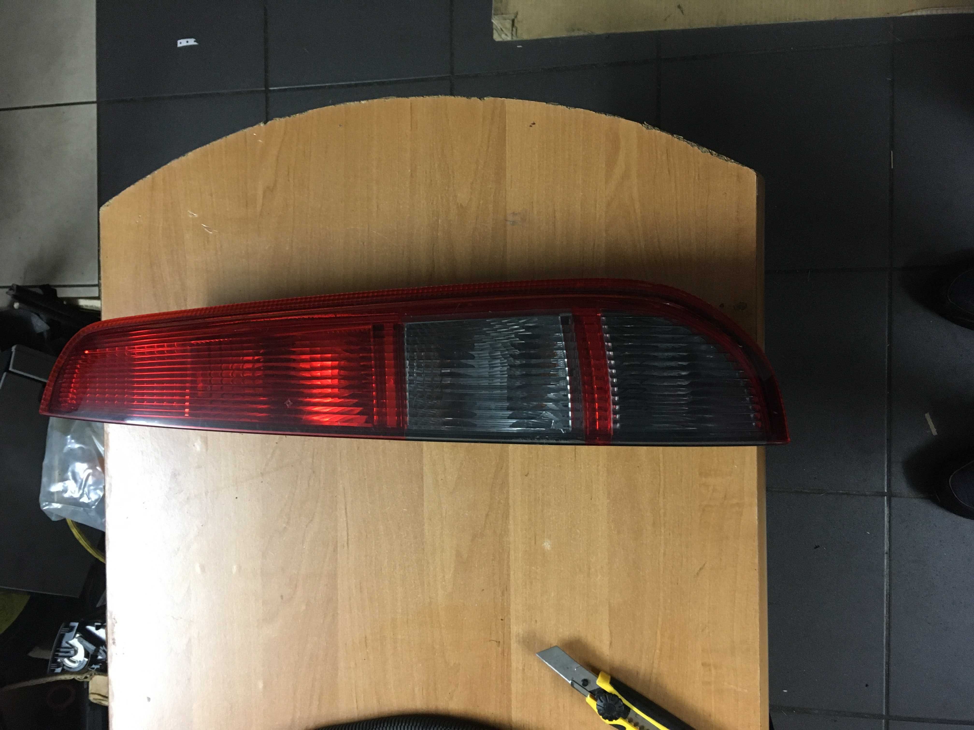 FORD FOCUS MK2 kombi Lampa prawa tył tylna stan idealny Góra • OLX.pl