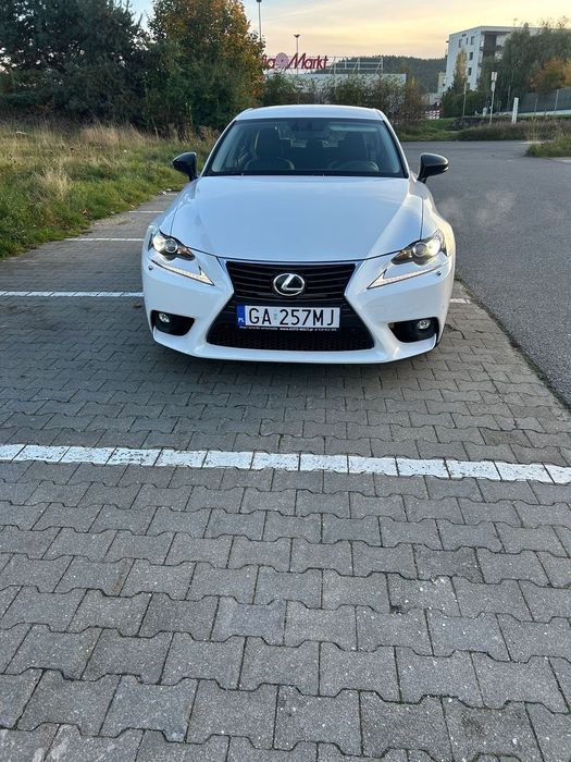 Lexus IS