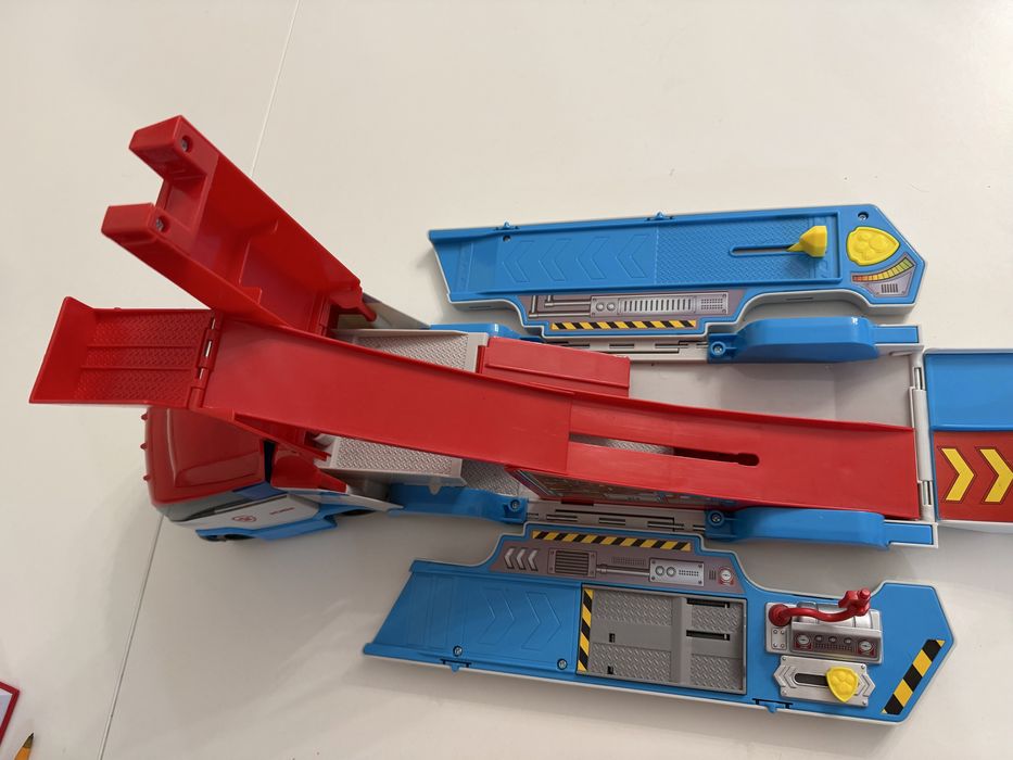 Psi Patrol Mighty Pups Patrolowiec Pojazd z rozkladaną przyczepą.