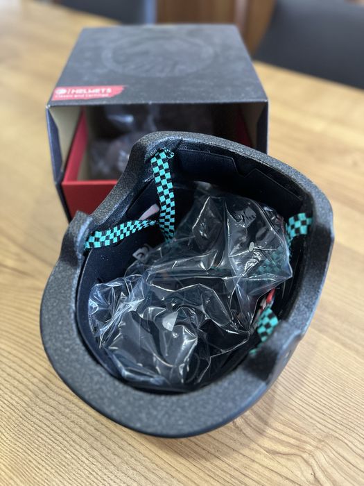 BMX Capacete Shadow Big Boy V2 Featherweight
