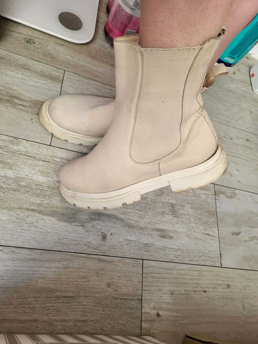 Botki kremowe Lasocki 41 beżowe botki Lasocki 41