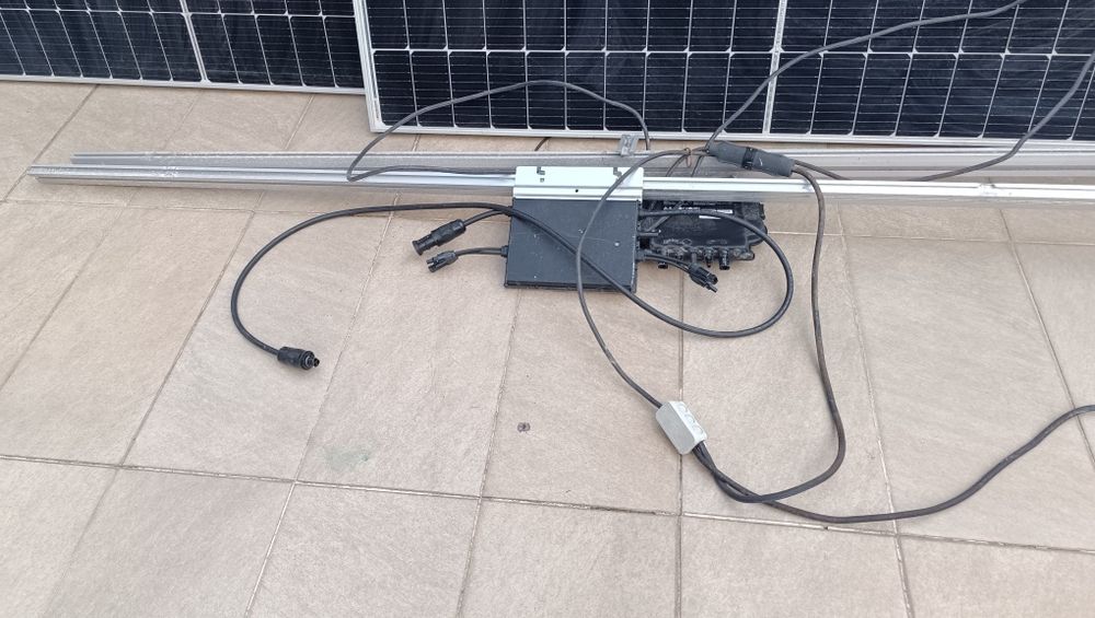 2 Painéis Solares 375W + Microinversores APSystems