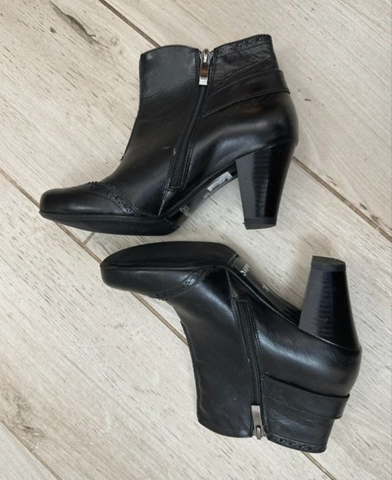 Prawie nowe piękne skórzane botki rozm.36