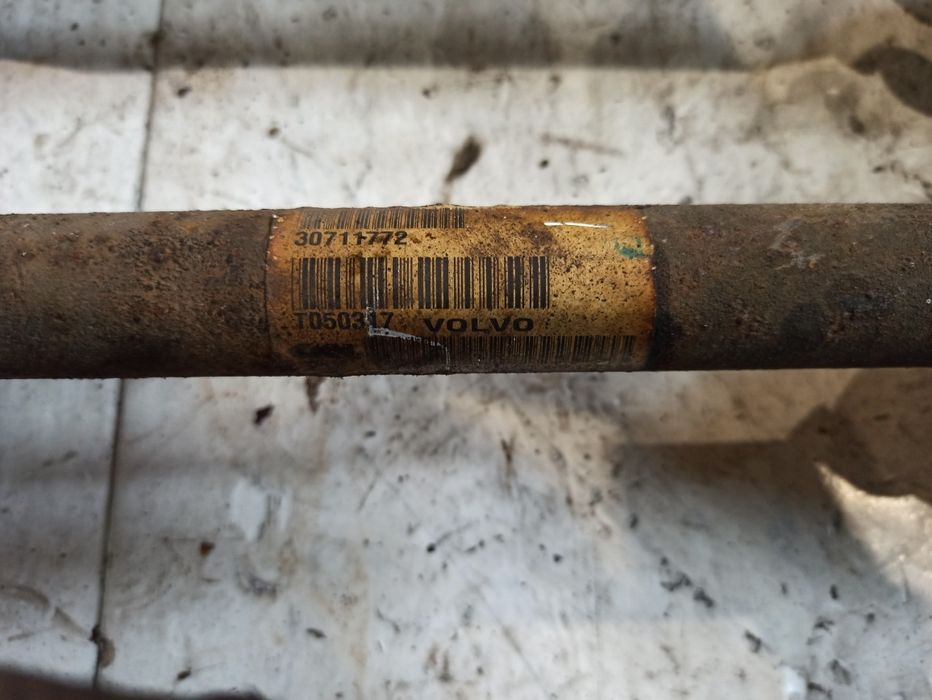 Приводний вал полуось Volvo S40 V50 C30 1.8i 30711772 30681129 Вольво