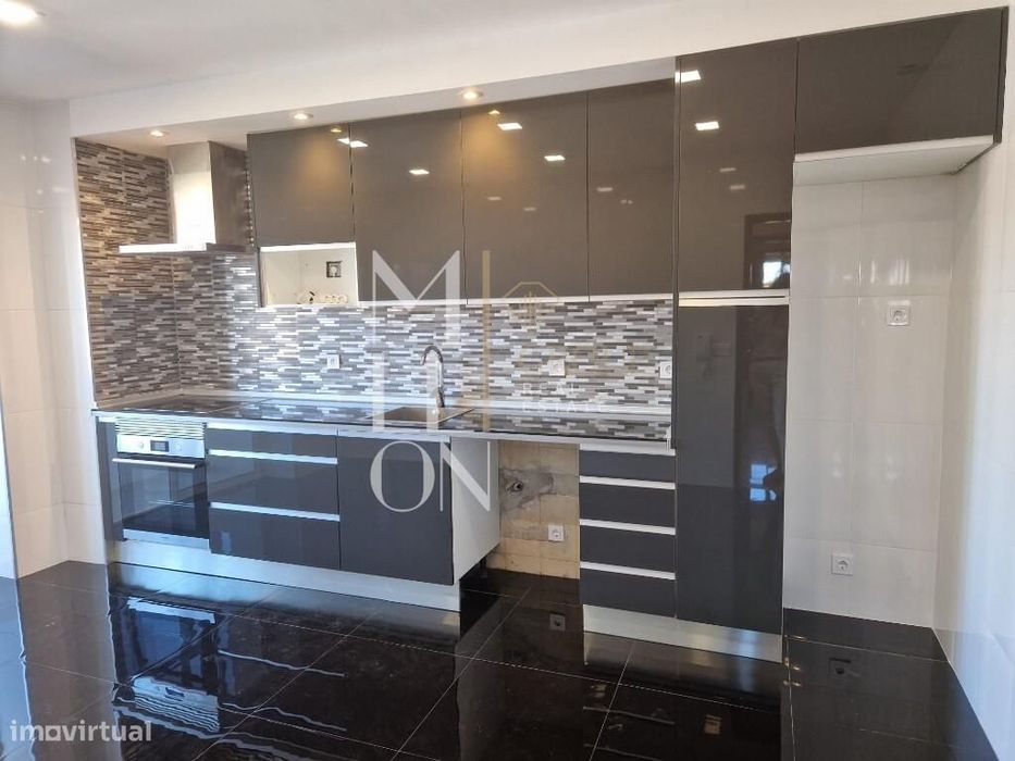Apartamento T3 Renovado com Suite e Excelente Exposição Solar | Paços