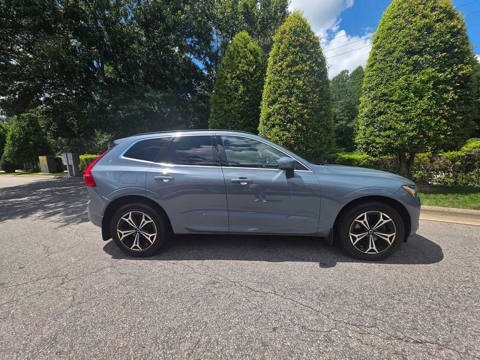 Volvo XC60 B5 Momentum      2022