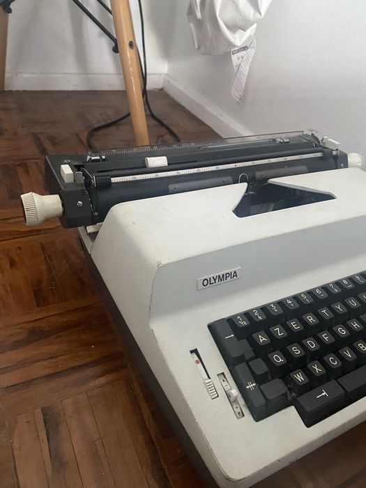 Máquina de escrever Olympia