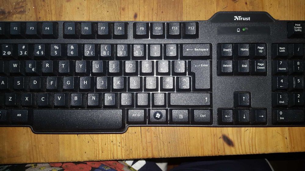 Teclado Trust.sem fios.