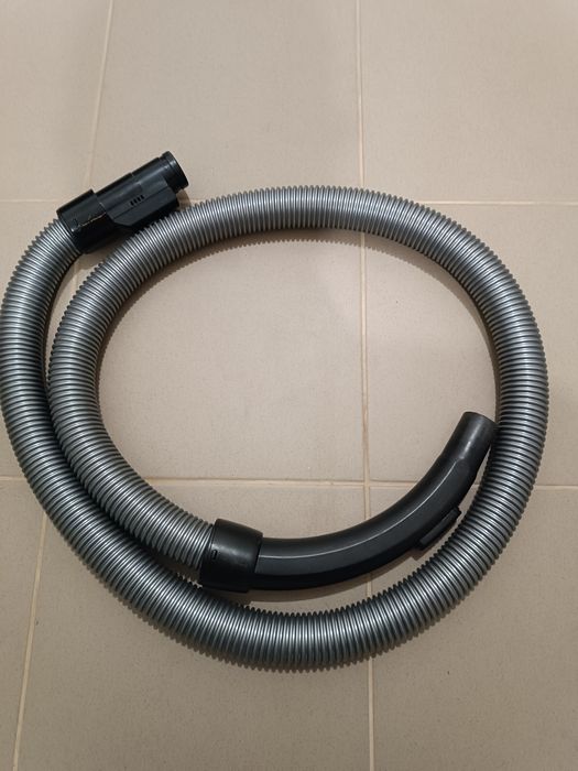 // Odkurzacz bezworkowy Bosch Seria 2 - wąż