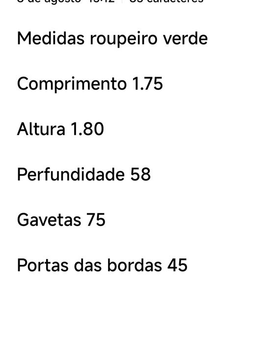 Roupeiro com muita arrumação