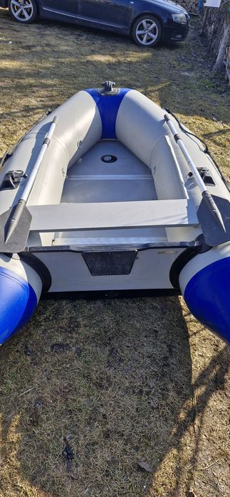 Ponton wild lake 270