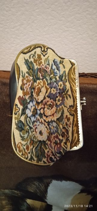 Сумочка ,косметичка гобеленовая