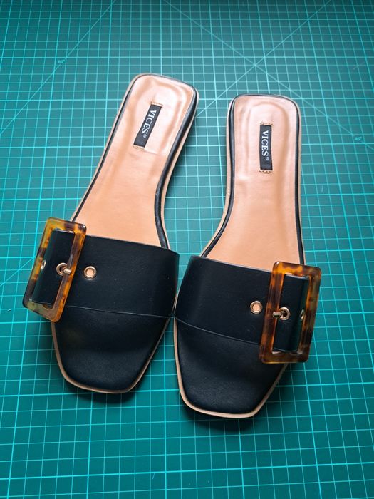 Czarne klapki eleganckie Vices Nowe