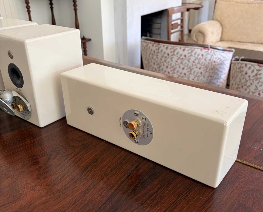 Monitor Audio Radius 5.1 — Subwoofer ativo + 5 colunas (branco)