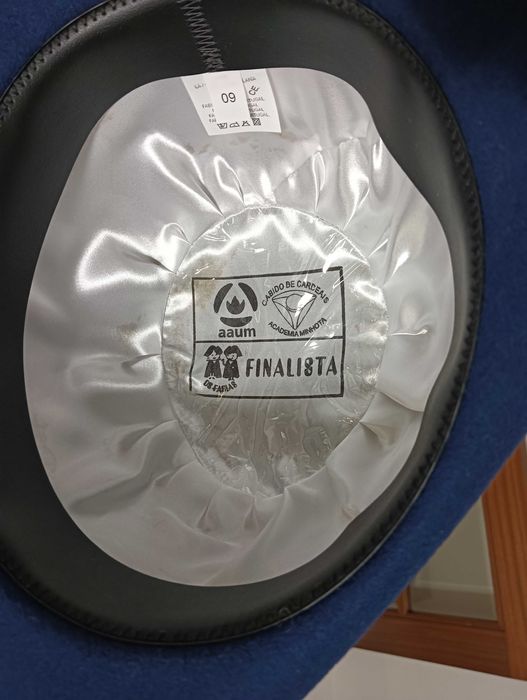 Tricórnio Azul de Finalista – Universidade do Minho – Pouco Uso