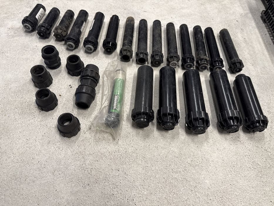 Vario material de rega para jardim