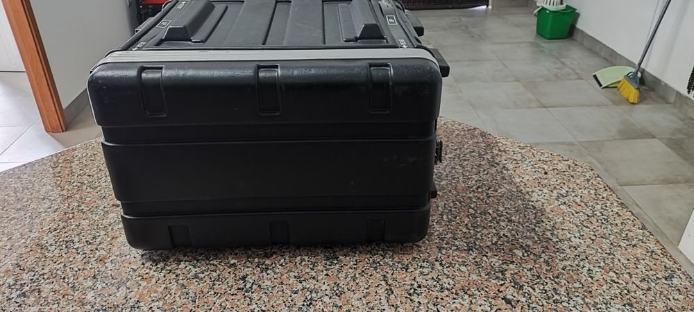 Unicase Rack 19" Case for 6 U