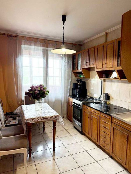 |  Продаж 3-кімнатної укомплектованої  квартири з ремонтом