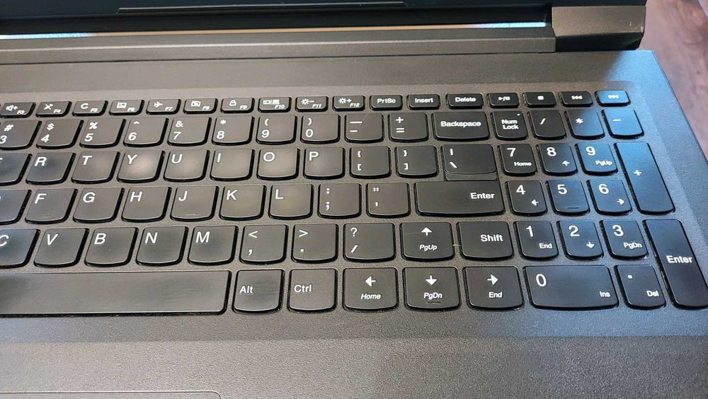 Elegancki LENOVO do gier i internetu - Win11 Office 8GB SSD256GB