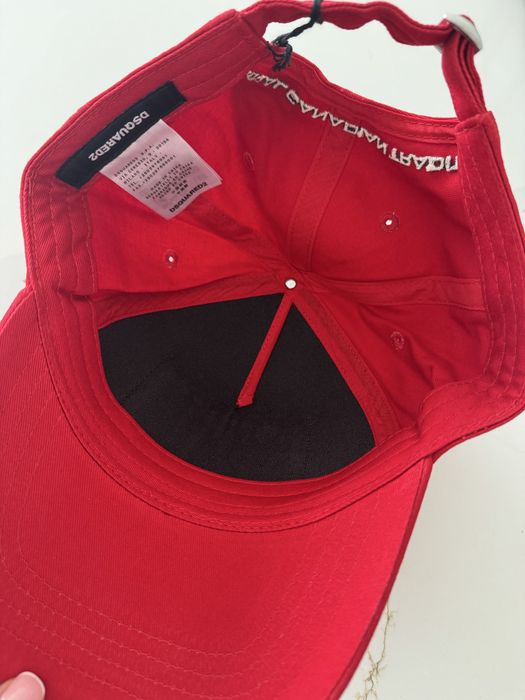 CZAPKA Z DASZKIEM DSQUARED2 czerwona logo Uniwersalny regulowany