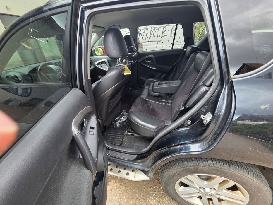 Тойота рав 4.