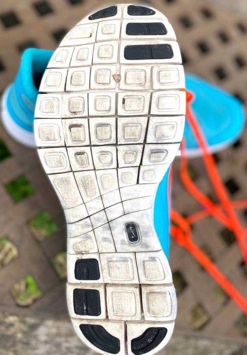 Nike стильні жіночі кросовки яскраво-бірюзового з помаранчевим кольору