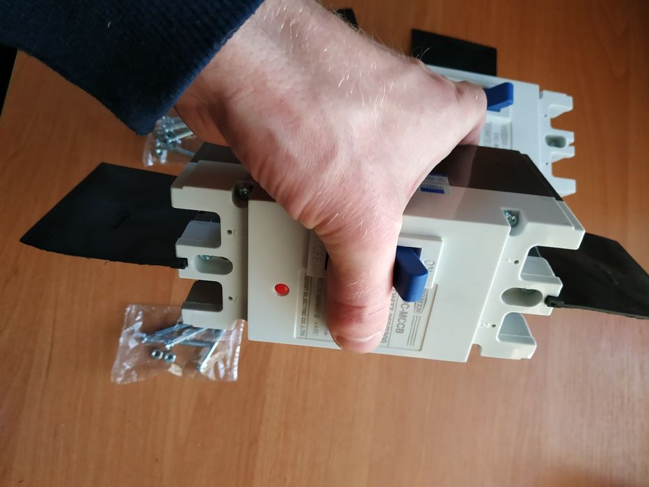 Автомат DC постоянного тока TOMZN  250A . Защита аккумулятора