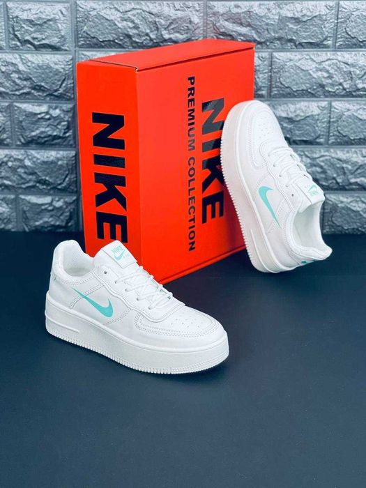 Стильные кожаные найки молодежные красовки Nike / яркие кросы на лето