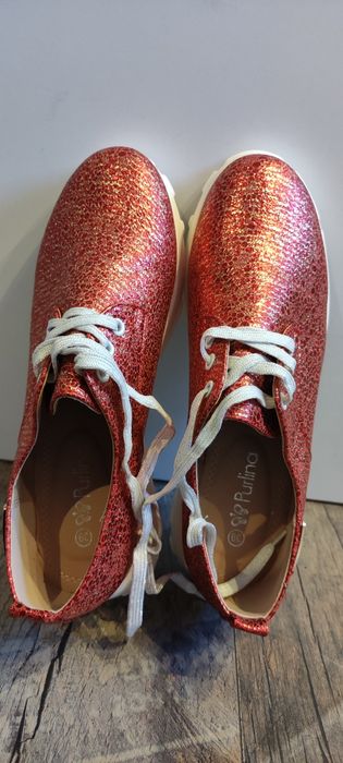 Sportowe buty w rozmiarze 39