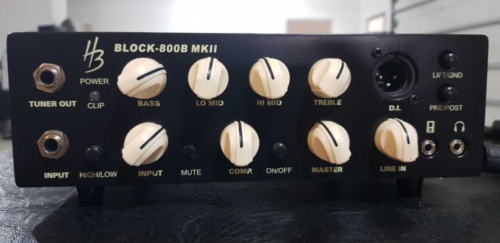 Amplificador p/ Baixo 800W Harley Benton + Coluna 450W