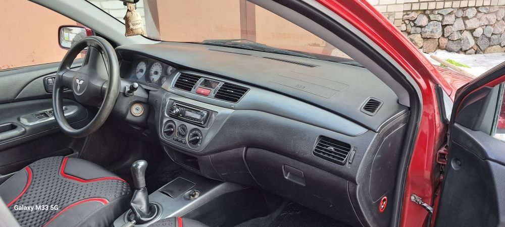 Мицубиси лансер.