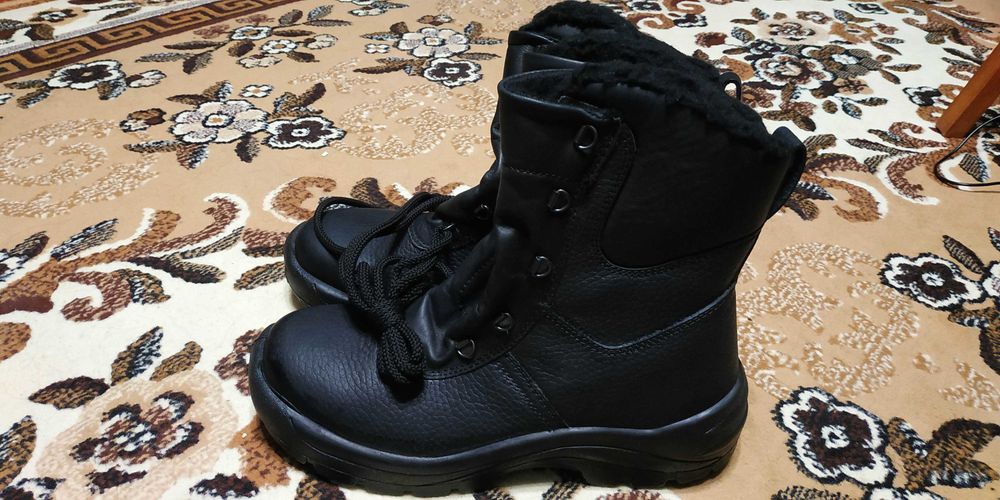 Ботинки кожанные высокие с защитной вставкой