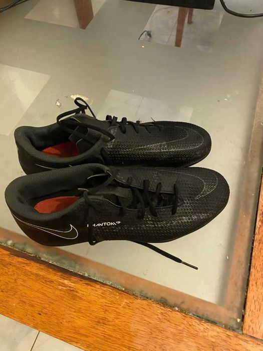 Chuteira da nike nova.