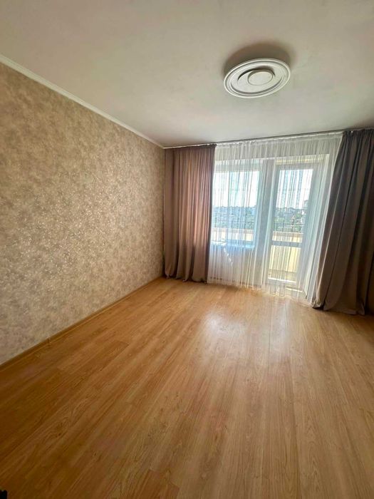 продаж 1км квартири великої площі