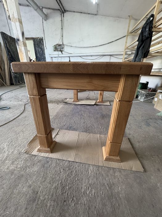 Стіл дубовий