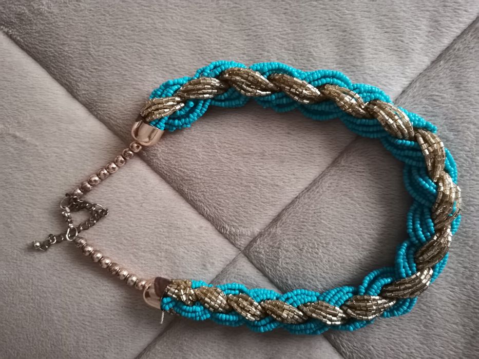 Colar azul e dourado Berska