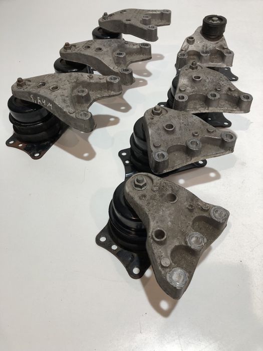 Подушка (опора, кранштейн) двигуна /коробки Шкода Фабія /Румстер мотор